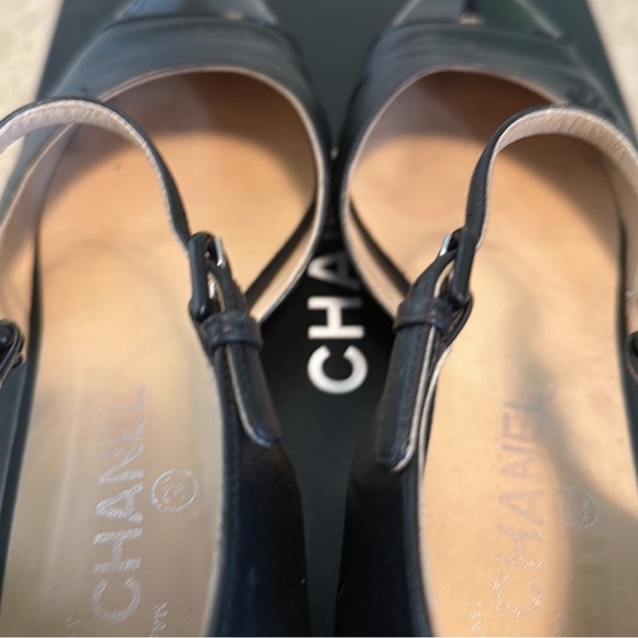 CHANEL Black Leather Flats with Glossy Toe Cap - Picture 7 of 9